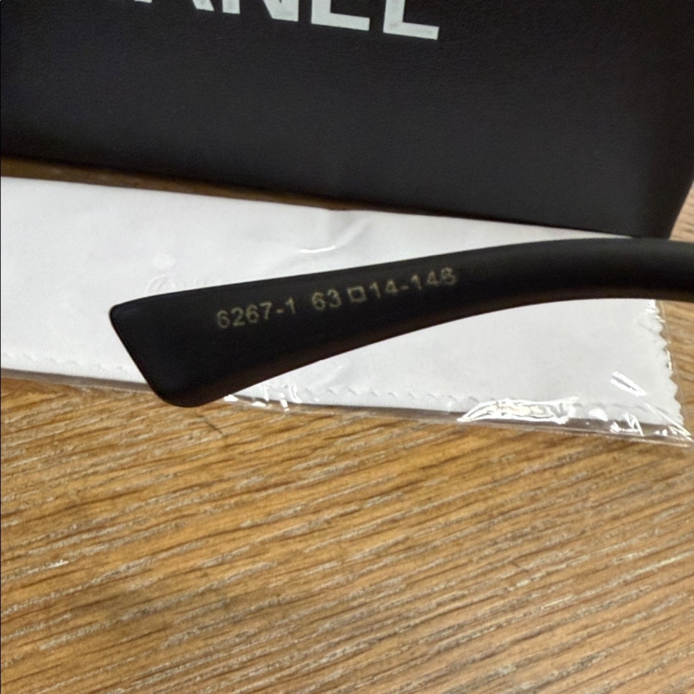 CHANEL Elegant Black & Silver Oversized Sunglasses - Picture 7 of 8